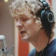 El texto musical HALF A BOY (HALF A MAN) de BRENDAN BENSON también está presente en el álbum Dear life (2020)