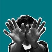 El texto musical LOOK AT YOUR HANDS de TUNE-YARDS también está presente en el álbum I can feel you creep into my private life (2018)