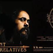 El texto musical TRIBES AT WAR de NAS & DAMIAN MARLEY también está presente en el álbum Distant relatives