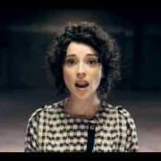 El texto musical LAUGHING WITH A MOUTH OF BLOOD de ST. VINCENT también está presente en el álbum Actor (2009)