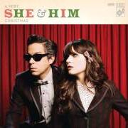 El texto musical THE CHRISTMAS SONG de SHE & HIM también está presente en el álbum A very she and him christmas (2011)