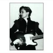 El texto musical WHIP THE NIGHT de ANNA CALVI también está presente en el álbum Live for burberry (2017)