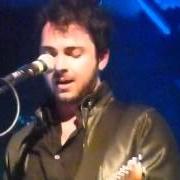 El texto musical CE QUI NOUS TIENT de SÉBASTIEN AGIUS también está presente en el álbum Ce qui nous tient (2014)