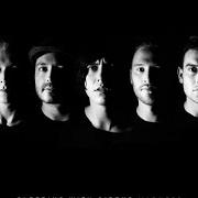 El texto musical HEROINE de SLEEPING WITH SIRENS también está presente en el álbum Madness (2015)