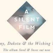 El texto musical THOUSAND MILE RACE de A SILENT FILM también está presente en el álbum Sand & snow (2012)