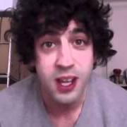 El texto musical CHATROULETTE de MAX BOUBLIL también está presente en el álbum L'album (2011)