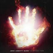 El texto musical CATCHING FIRE de JOSH ABBOTT BAND también está presente en el álbum Catching fire (2019)