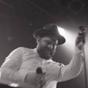 El texto musical TELL ME WHAT YOU NEED de ALEX CLARE también está presente en el álbum Tail of lions (2016)