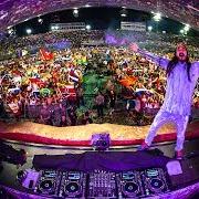 El texto musical EMERGENCY de STEVE AOKI también está presente en el álbum Wonderland (2012)