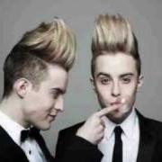 El texto musical EVERYBODY de JEDWARD también está presente en el álbum Planet jedward (2010)