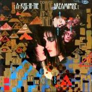 El texto musical CIRCLE de SIOUXSIE AND THE BANSHEES también está presente en el álbum Kiss in the dreamhouse (1982)