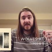 El texto musical HINDSIGHT de WOLVES AT THE GATE también está presente en el álbum Types & shadows (2016)