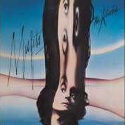 El texto musical OUT OF THE WARDROBE de THE KINKS también está presente en el álbum Misfits (1978)