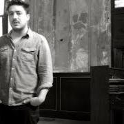 El texto musical BABEL de MUMFORD & SONS también está presente en el álbum Babel (2012)