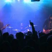 El texto musical HOLLYWOOD BOWL de BAND OF SKULLS también está presente en el álbum Live at brixton (2013)
