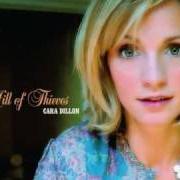 El texto musical SHE MOVED THROUGH THE FAIR de CARA DILLON también está presente en el álbum Hill of thieves (2009)