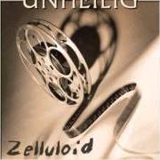 El texto musical AUF ZUM MOND de UNHEILIG también está presente en el álbum Zelluloid (2004)