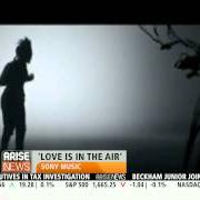 El texto musical LOVE IS IN THE AIR de TOYA DELAZY también está presente en el álbum Due drop (2012)