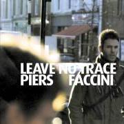 El texto musical SILVER LIGHT de PIERS FACCINI también está presente en el álbum Leave no trace (2004)