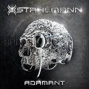 El texto musical DER SCHMIED de STAHLMANN también está presente en el álbum Adamant (2013)
