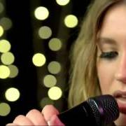 El texto musical LOVE BACK de ELLA HENDERSON también está presente en el álbum Chapter two (2015)