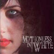 El texto musical SHE NEVER MADE IT TO THE EMERGENCY ROOM de MOTIONLESS IN WHITE también está presente en el álbum The whorror (2007)