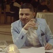 El texto musical SOY NARCO Y QUÉ A.K.A. SI HABLAN QUE HABLEN DE MÍ de LARRY HERNANDEZ también está presente en el álbum Vete acostumbrando (2015)