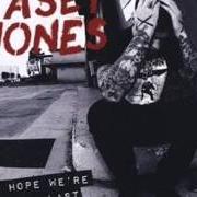 El texto musical SUGAR COATED AND DEEP FRIED de CASEY JONES también está presente en el álbum I hope we're not the last (2011)