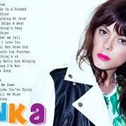 El texto musical ANYTHING I'M NOT de LENKA también está presente en el álbum Lenka (2008)