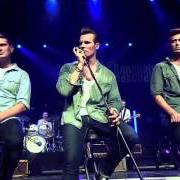 El texto musical LET ME LOVE YOU (LIVE) de THE BASEBALLS también está presente en el álbum Strings 'n' stripes (2011)