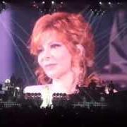 El texto musical C'EST UNE BELLE JOURNÉE de MYLÈNE FARMER también está presente en el álbum Timeless 2013 (2013)