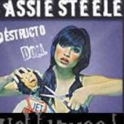 El texto musical MONSTER de CASSIE STEELE también está presente en el álbum Destructo doll (2009)