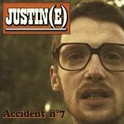El texto musical DES CISEAUX ET UNE PHOTOCOPIEUSE de JUSTIN(E) también está presente en el álbum Accident n°7 (2008)