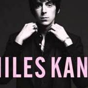 El texto musical KINGCRAWLER de MILES KANE también está presente en el álbum Colour of the trap (2011)