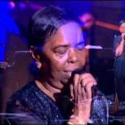 El texto musical BONDADE E MALDADE de CESARIA EVORA también está presente en el álbum Cesaria evora 2002 (2002)