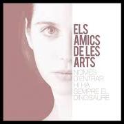El texto musical PREFERIRIA NO FER-HO de ELS AMICS DE LES ARTS también está presente en el álbum Només d'entrar hi ha sempre el dinosaure (2014)