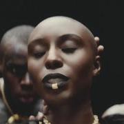 El texto musical PHENOMENAL WOMAN de LAURA MVULA también está presente en el álbum The dreaming room (2016)