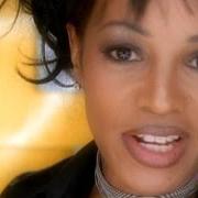 El texto musical ONCE IN A LIFETIME LOVE de REBBIE JACKSON también está presente en el álbum Yours faithfully (1998)