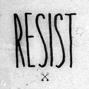El texto musical SHELTER de HUNDREDTH también está presente en el álbum Resist (2014)