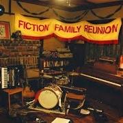 El texto musical NEVER CALL de FICTION FAMILY también está presente en el álbum Fiction family reunion (2013)