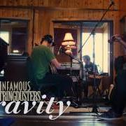 El texto musical I WONDER de THE INFAMOUS STRINGDUSTERS también está presente en el álbum The infamous stringdusters (2009)