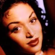 El texto musical LOVE'S TAKEN OVER de CHANTE MOORE también está presente en el álbum Precious (1992)