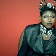 El texto musical EYES WIDE SHUT de STACY BARTHE también está presente en el álbum Becoming (2015)