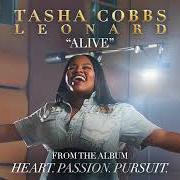 El texto musical OUR EYES ARE ON YOU (REPRISE) de TASHA COBBS también está presente en el álbum Heart. passion. pursuit. (deluxe) (2017)