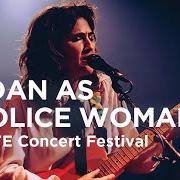 El texto musical LIFE'S WHAT YOU MAKE IT de JOAN AS POLICE WOMAN también está presente en el álbum Cover two (2020)