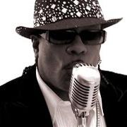 El texto musical WHAT YOU DO TO ME de CHARLIE WILSON también está presente en el álbum Uncle charlie (2009)