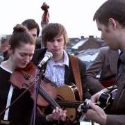 El texto musical DAYS BY THE SEASIDE WITH ICE CREAM de SOUTHERN TENANT FOLK UNION también está presente en el álbum Hello cold goodbye sun (2013)