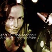 El texto musical LEND ME YOUR SHOULDER de SHARON CORR también está presente en el álbum The fool & the scorpion (2021)