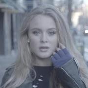 El texto musical NEVER GONNA DIE de ZARA LARSSON también está presente en el álbum Uncover (2015)