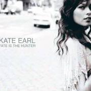 El texto musical FREE de KATE EARL también está presente en el álbum Fate is the hunter (2005)